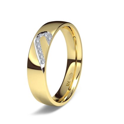 Alianza de boda de oro bicolor de 9kts con 4,50 mm de ancho, forma plana, decoración externa medio corazón con 8 diamantes de 0,005 cts Tambien disponible en 18kts.