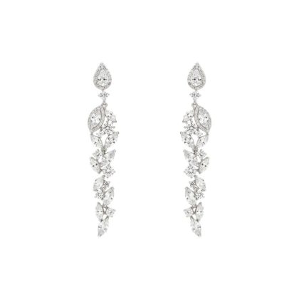Pendientes largos brillantes novia plata diseño floral
