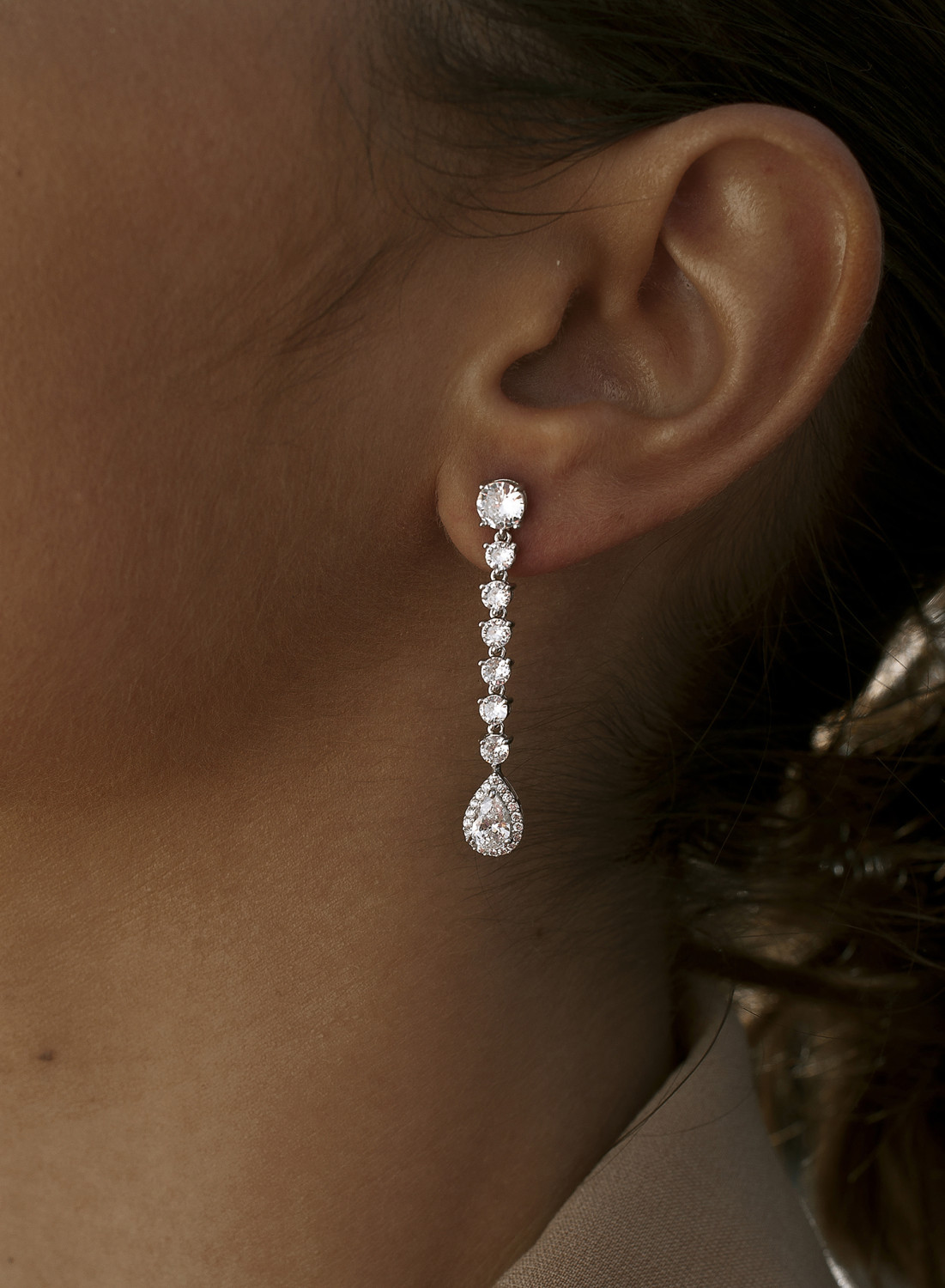 Pendientes largos de novia en plata estilo lineal con circonitas - Imagen 2