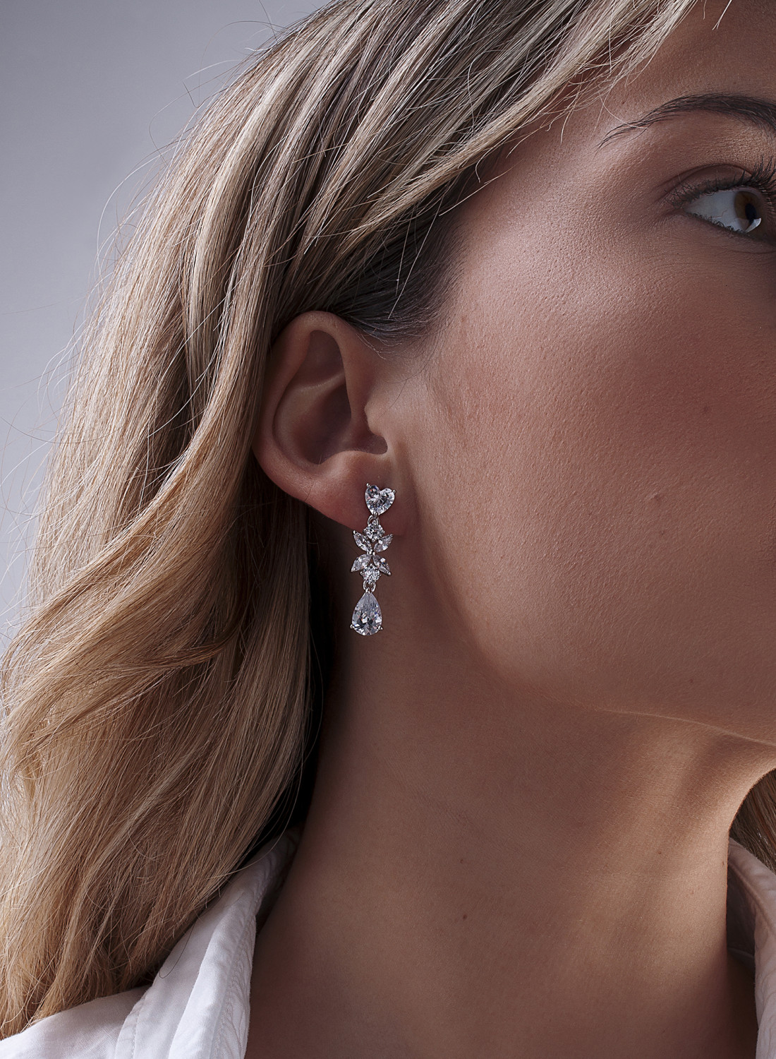 Pendientes de novia con diseño floral y cuarzos adamantinos - Imagen 3