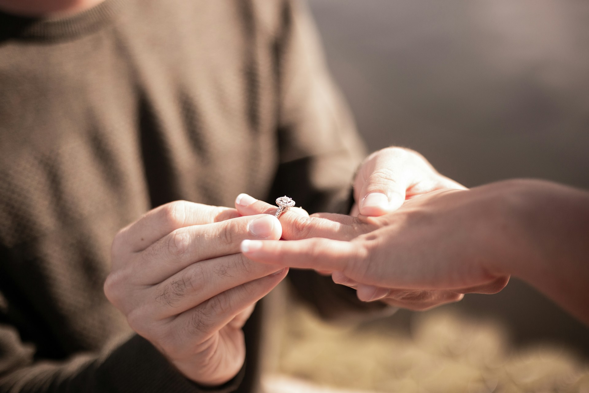 Cómo pedir matrimonio: ideas, frases y el momento perfecto